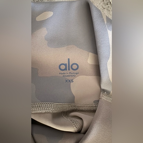 ALO High-Waist Camo Vapor Legging - Picture 7 of 8